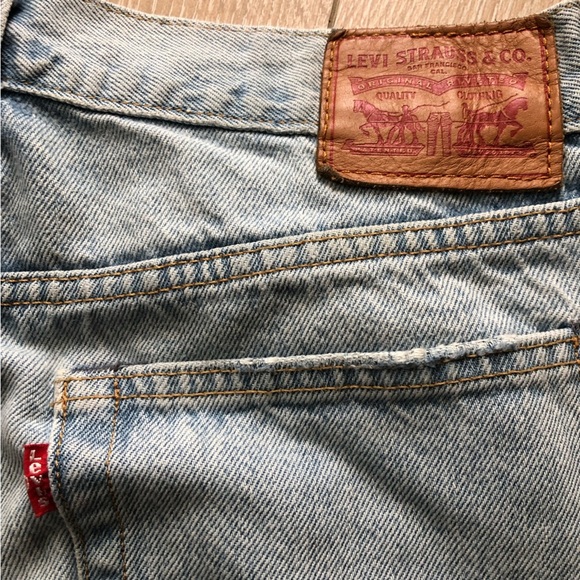 Levi’s Distressed Ankle Jeans Light Wash Women’s Size 29 - Picture 10 of 14